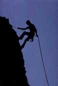 Rapelling ud over klippe